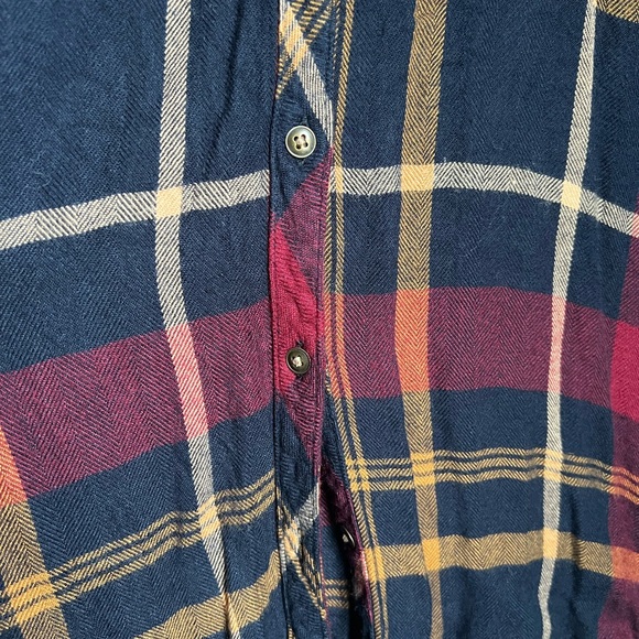 Maurice’s side zipper flannel - Picture 4 of 6
